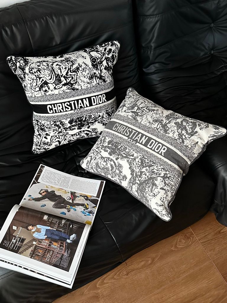 限量，售完即止🌸Dior VIP gift cushion動物園圖案抱枕 | 預訂約4-6星期