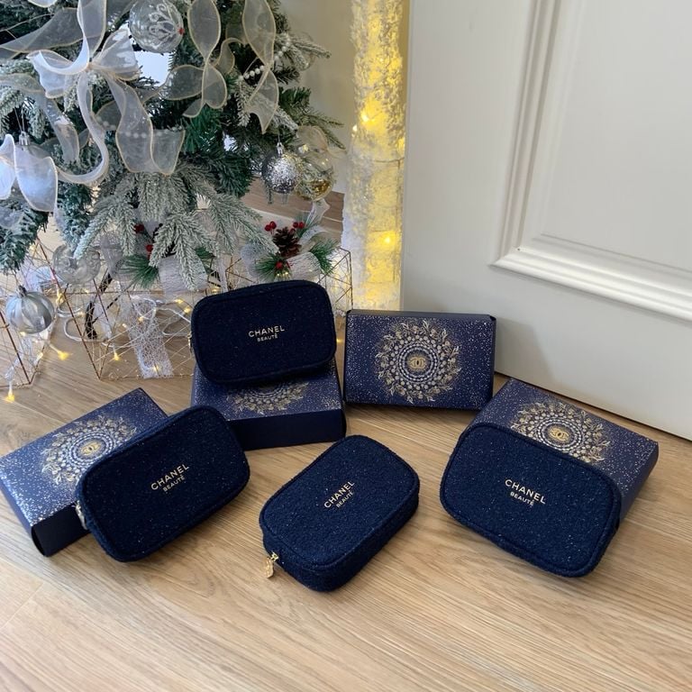 【24小時網站自助下單】🌸Chanel 🌠聖誕節限定化妝包 | 預訂約4-6星期