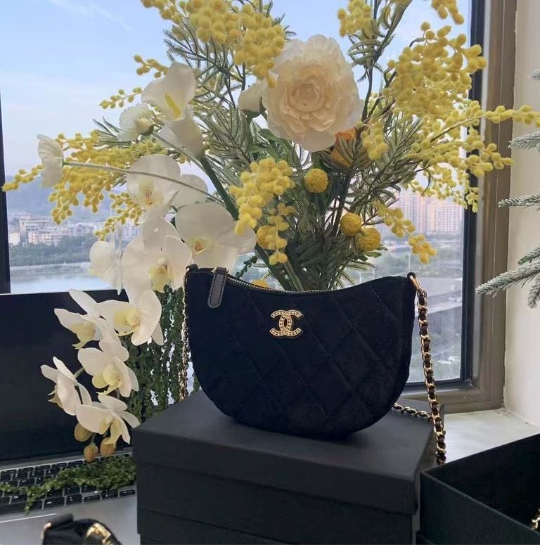 🌸CHANEL 專櫃滿額贈品絲絨月牙包 | 預訂約4-5星期