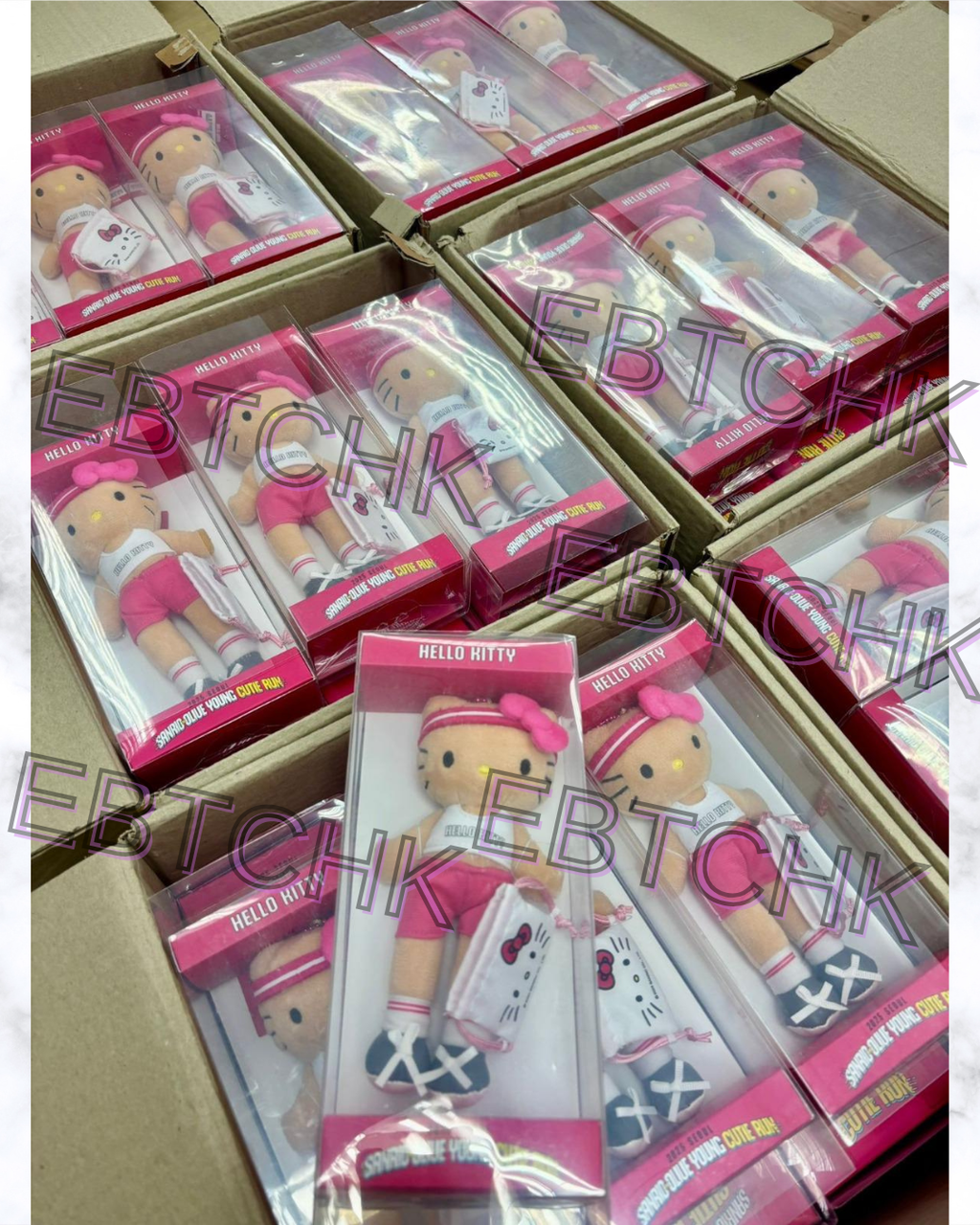 現貨🌸Sanrio x Olive Young ⚽️ 「Cutie Run」系列 💖 長腿Kitty掛飾 | 落單後約5-7個工作天寄出