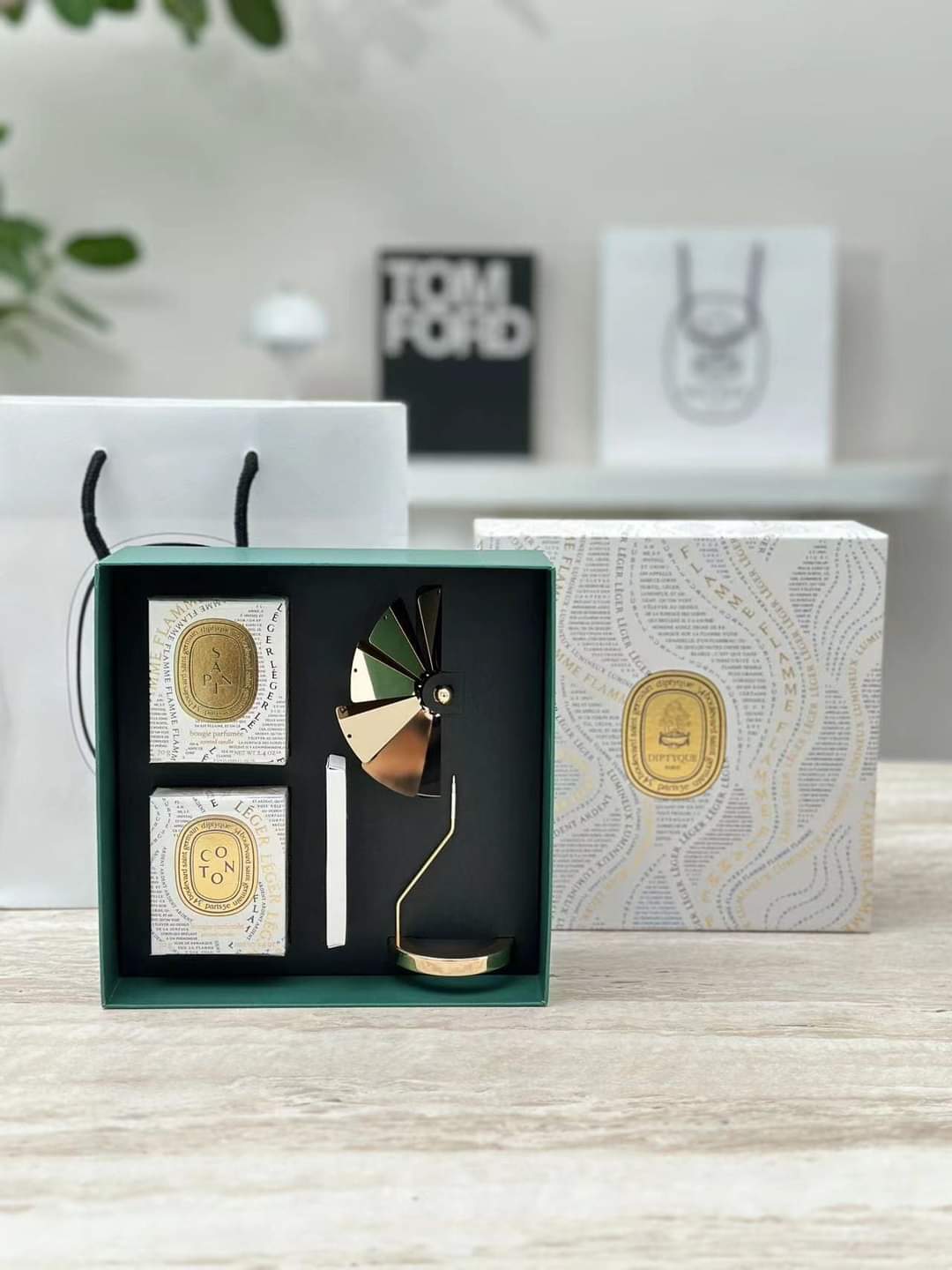 ✨2023🎊Christmas Limited Diptyque✨Rotating Marquee Gift Box🎁 | Pre-order  takes about 4-5 weeks