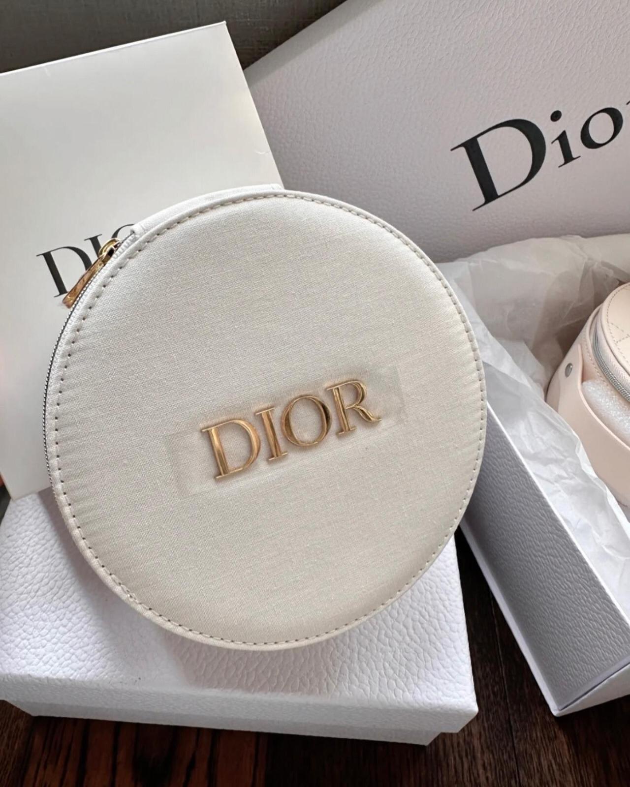 售完即止💫Dior 經典米白化妝盒 (專櫃) | 預訂約9月初至中