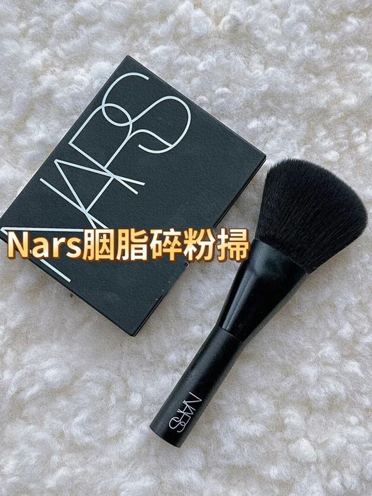 ✅已留200件🌸NARS 便携胭脂碎粉掃 - 附膠套(韓免) | 預訂約11月中至尾