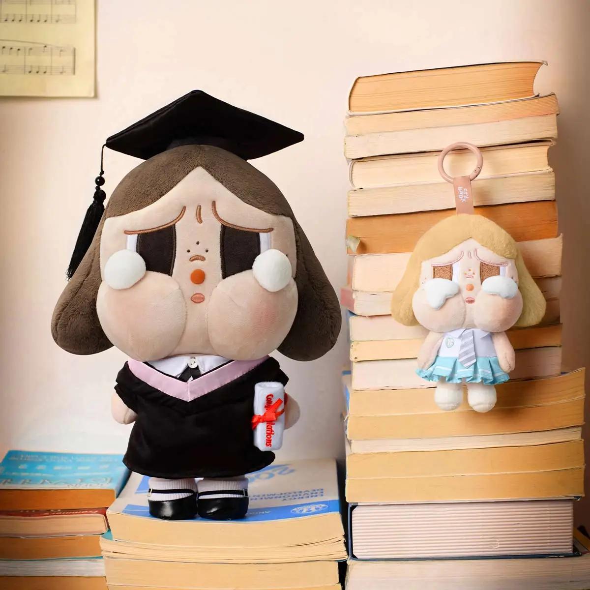 🌸CRYBABY🎓悲傷俱樂部系列 – 畢業公仔 | 預訂約3-4星期