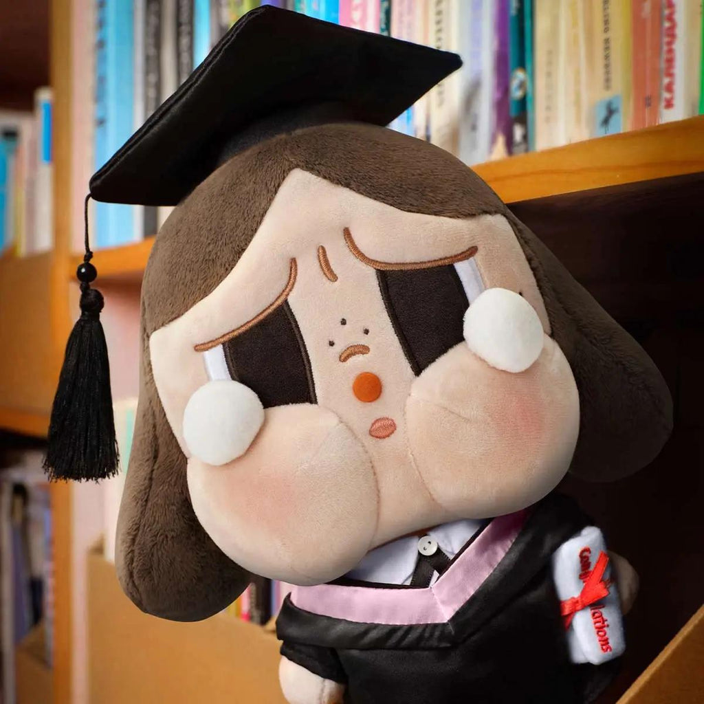 🌸CRYBABY🎓悲傷俱樂部系列 – 畢業公仔 | 預訂約3-4星期