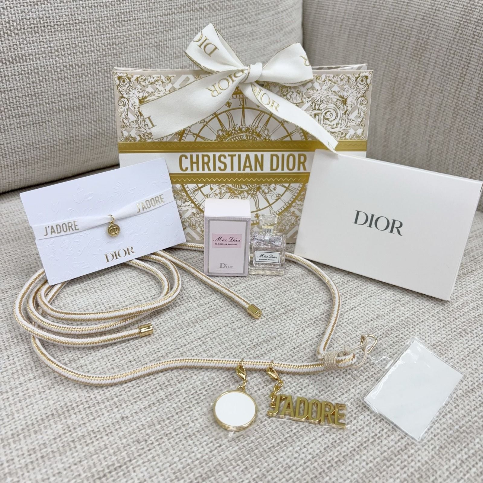 供應商現貨🌸🌟🌟Dior擴香石手機背帶套裝 | 預訂 逢星期一，三返倉執貨 其後約3-5個工作天寄出