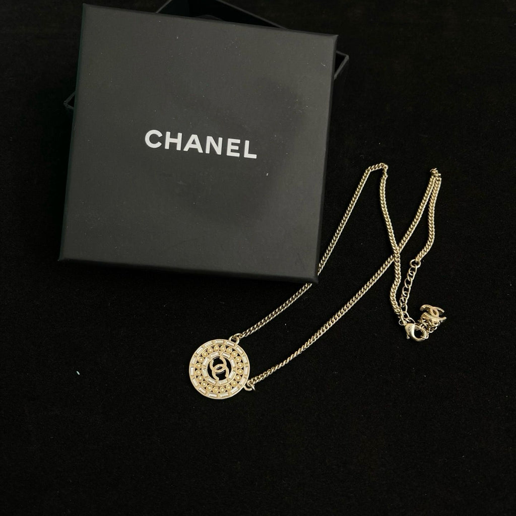 🌸日本中古品代購 ChaneI/香奈兒重工淡金色圓形鏤空鑲鑽項鏈 | 預訂約2-3星期