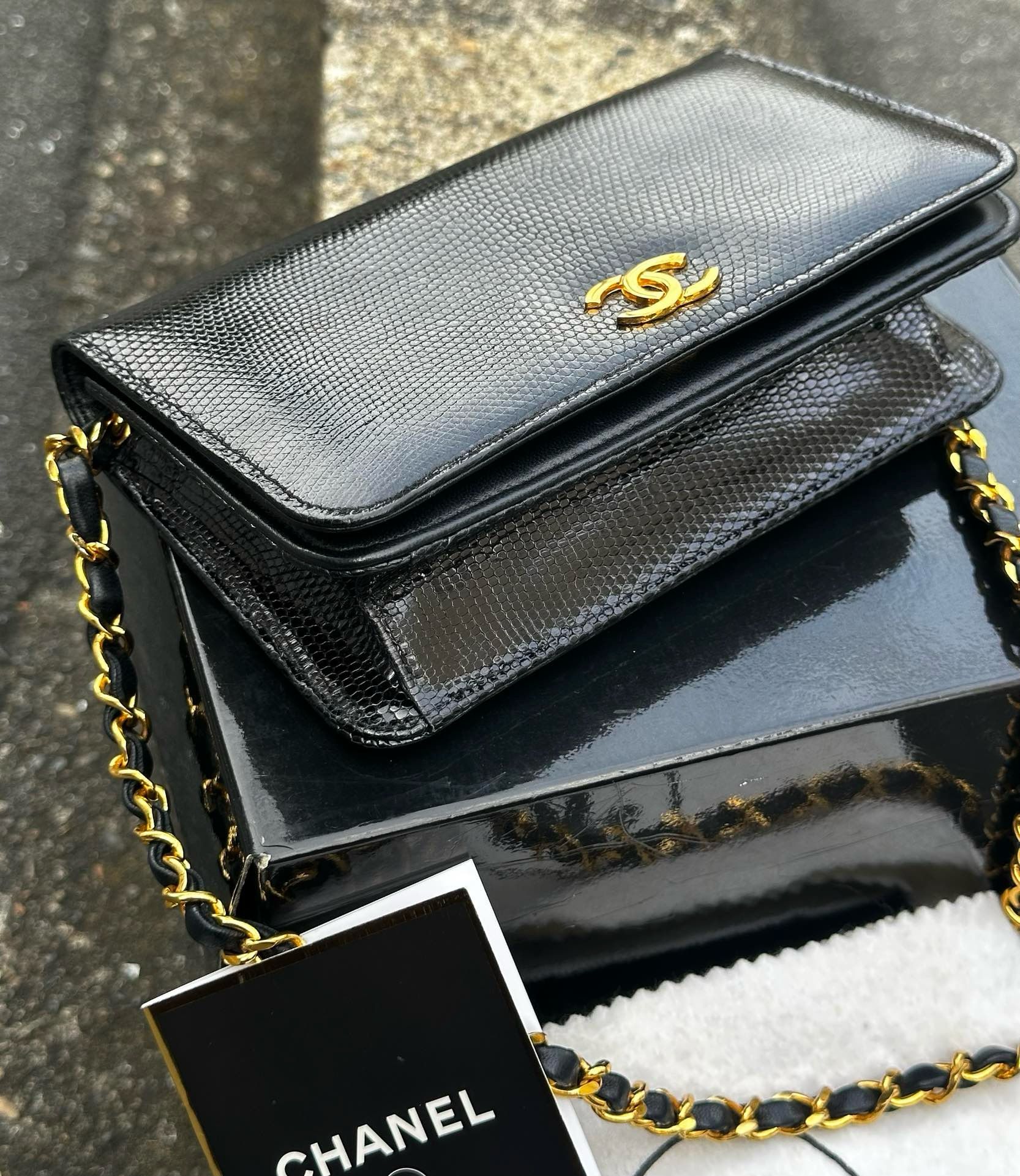 🌸日本中古品代購 CHANEL特殊蜥蜴皮🦎黑金鍊條包 | 預訂約2-3星期