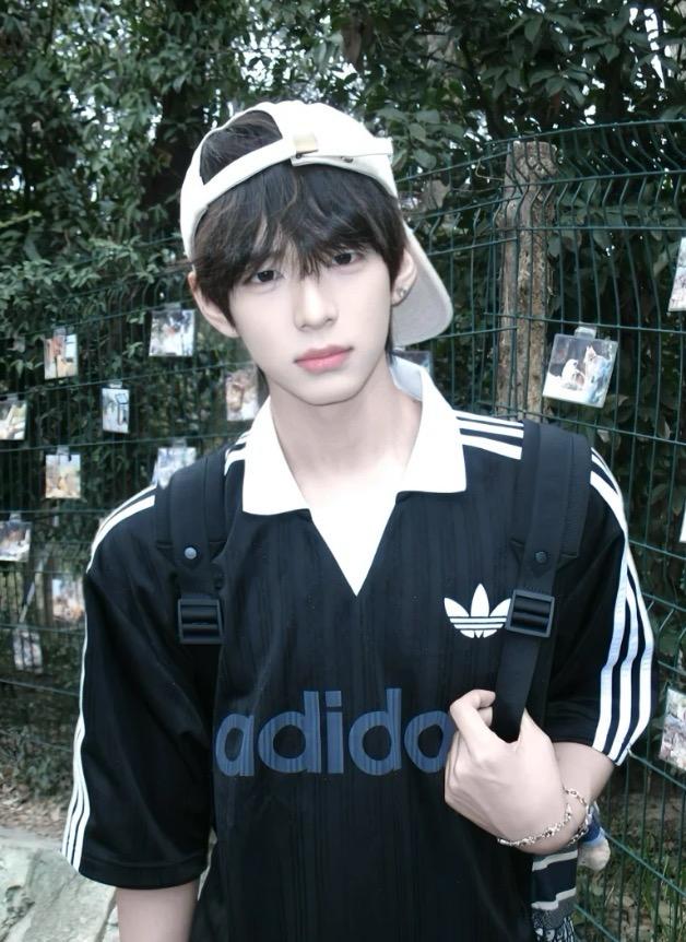 🌸Adidas🔆V領球衣 | 預訂約3-4星期