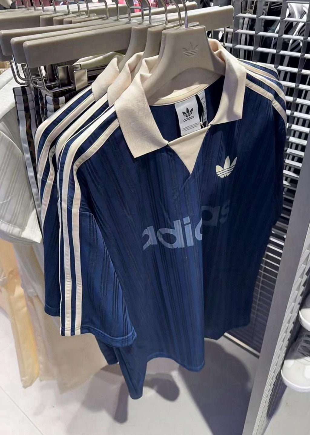 🌸Adidas🔆V領球衣 | 預訂約3-4星期