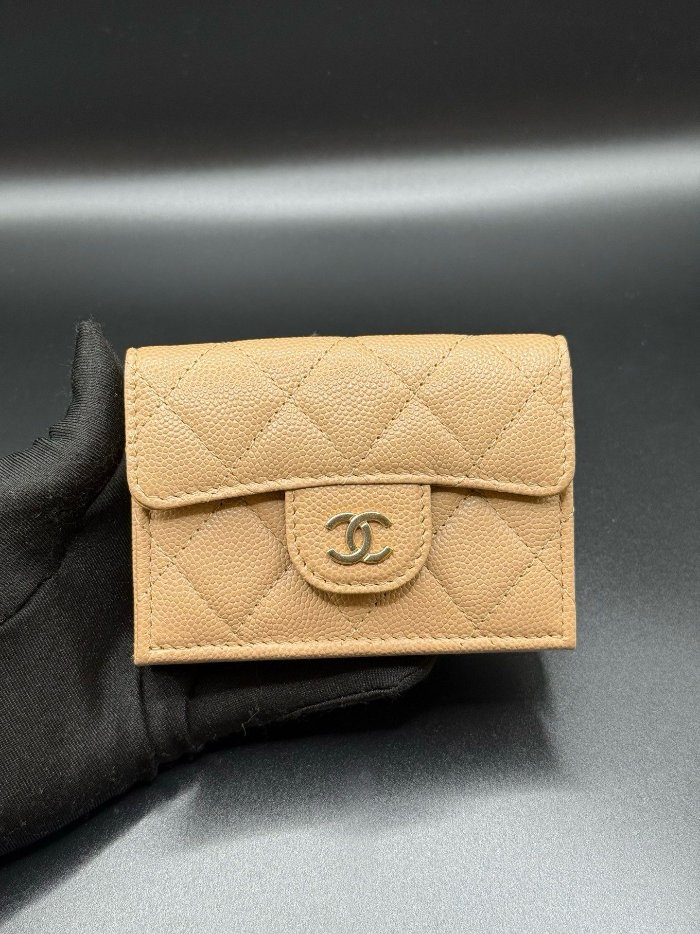 🌸日本中古品代購 Chanel奶茶色魚子醬三折錢包 | 預訂約2-3星期