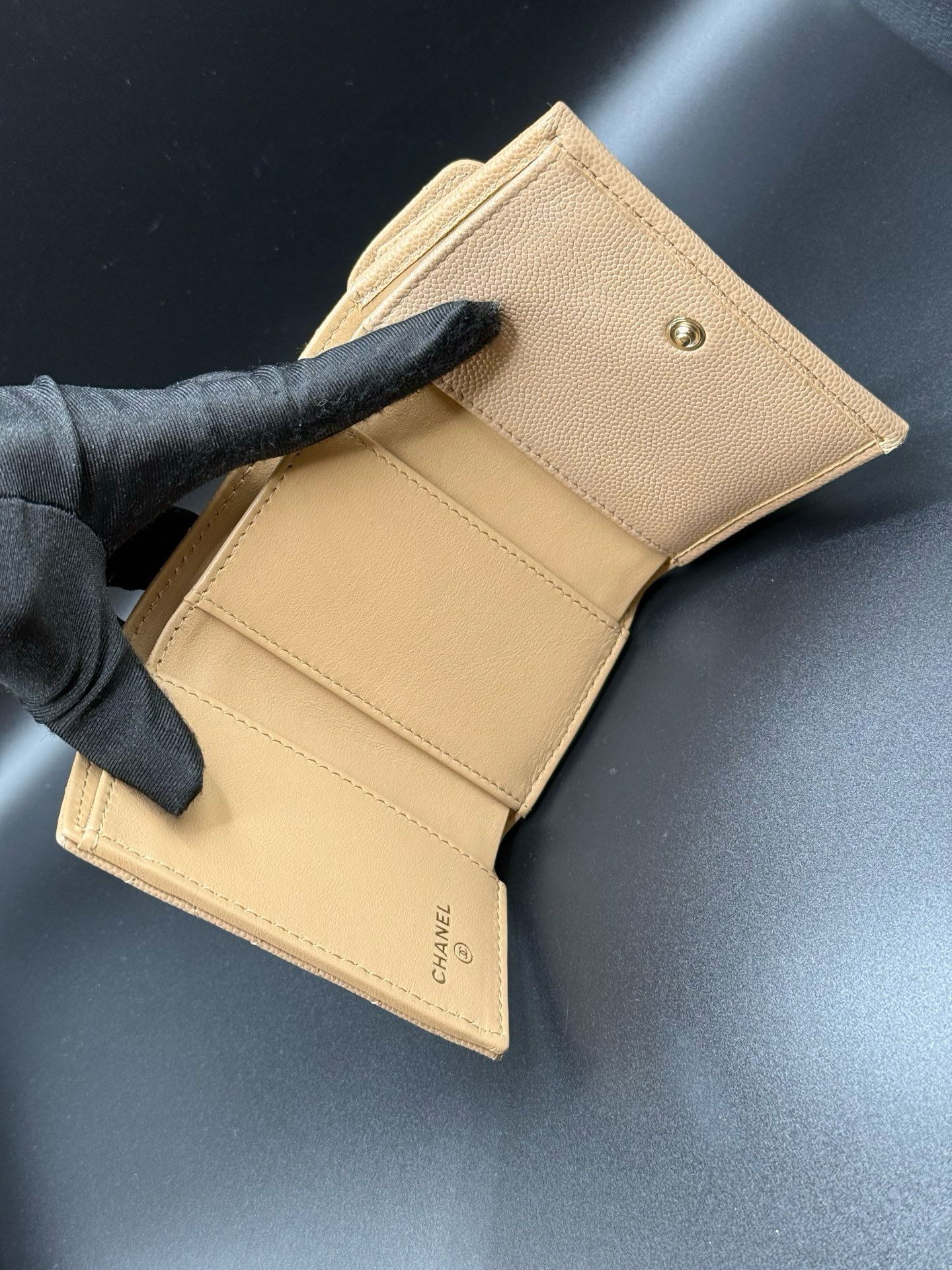 🌸日本中古品代購 Chanel奶茶色魚子醬三折錢包 | 預訂約2-3星期