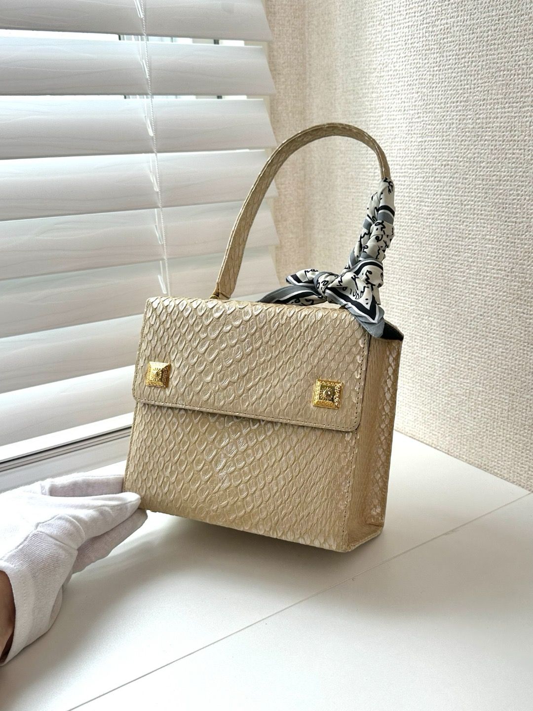 🌸日本中古品代購【稀有】VERSACE 范思哲化妝包壓紋皮革手提包 | 預訂約2-3星期