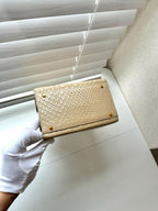 🌸日本中古品代購【稀有】VERSACE 范思哲化妝包壓紋皮革手提包 | 預訂約2-3星期