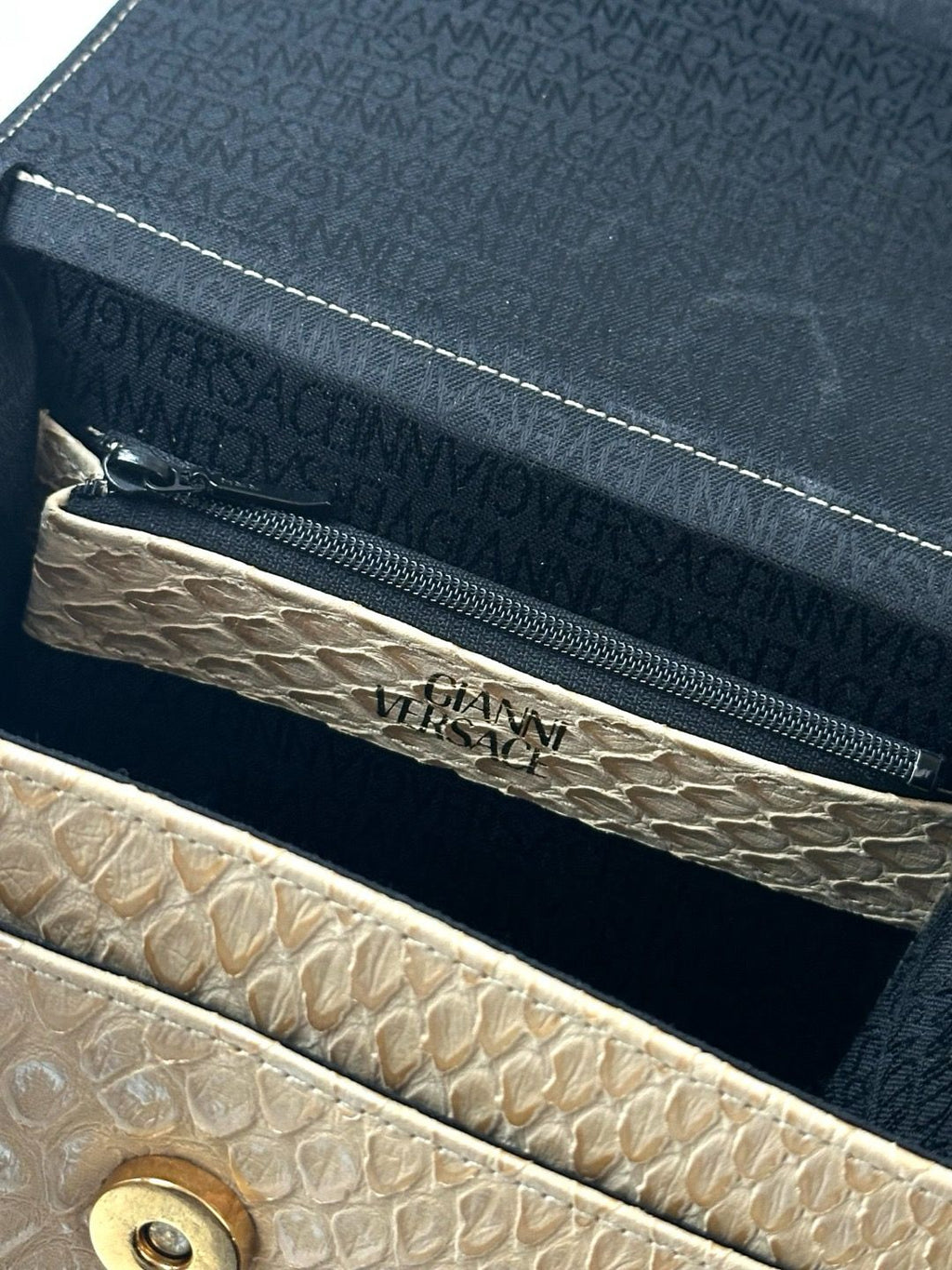 🌸日本中古品代購【稀有】VERSACE 范思哲化妝包壓紋皮革手提包 | 預訂約2-3星期