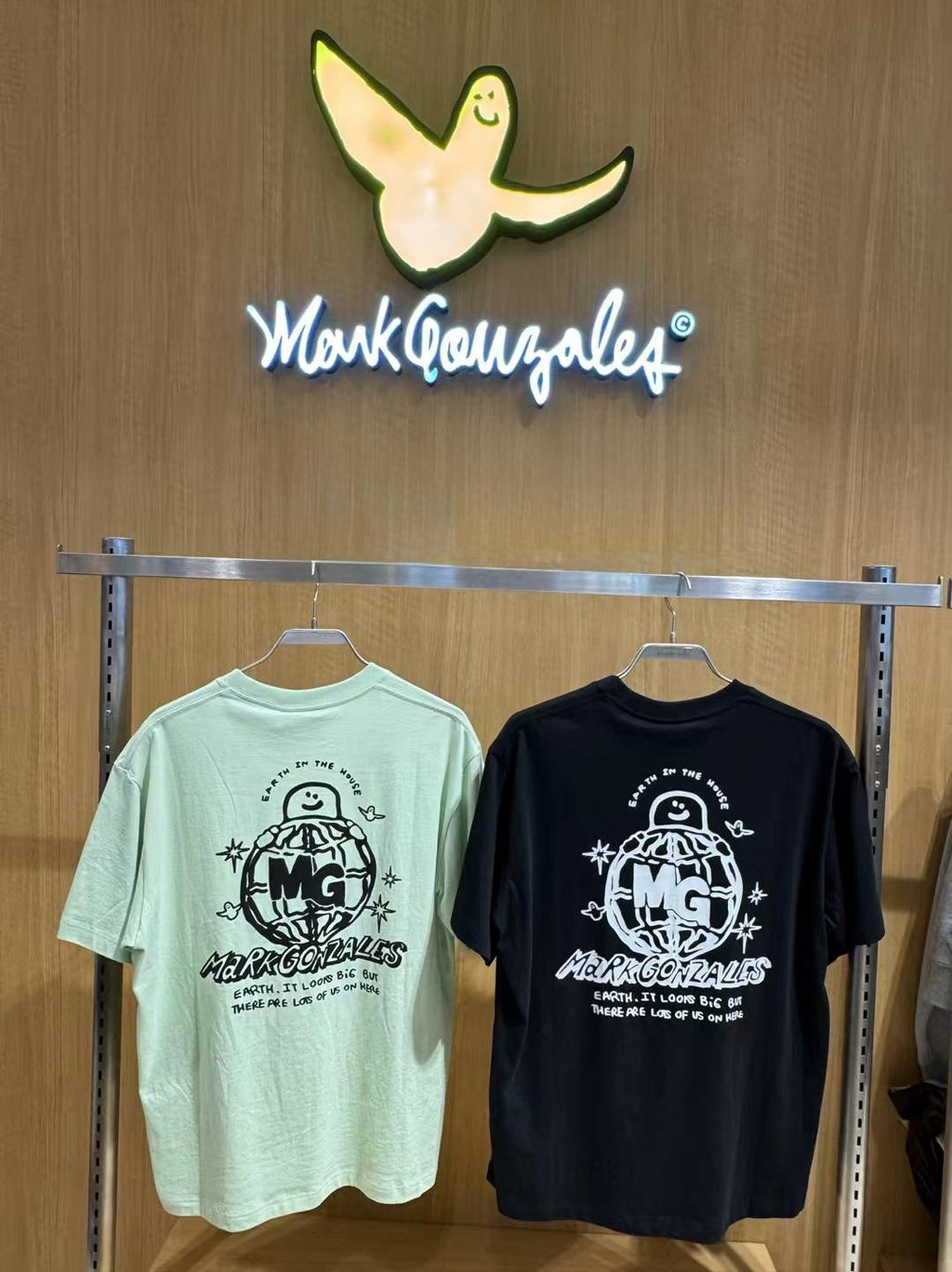 31/5截🌸🍌Mark Ginzales 🍌韓國專門店/免稅店 2025年 新款 折扣優惠‼️ 夏季短袖Tee | 預訂約3-4星期(自行備註款式e.g.圖1黑/圖1白&尺寸)