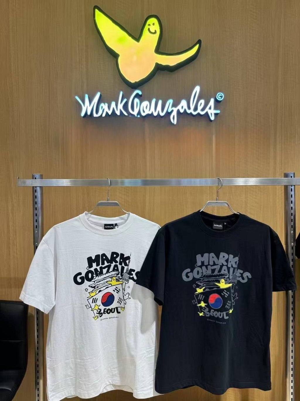 31/5截🌸🍌Mark Ginzales 🍌韓國專門店/免稅店 2025年 新款 折扣優惠‼️ 夏季短袖Tee | 預訂約3-4星期(自行備註款式e.g.圖1黑/圖1白&尺寸)