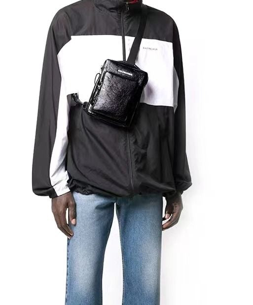 供應商香港現貨🌸全新 100%正品保證 Balenciaga Bag-Crossbody Bag for Men in Black | 落單後約7-10個工作天寄出