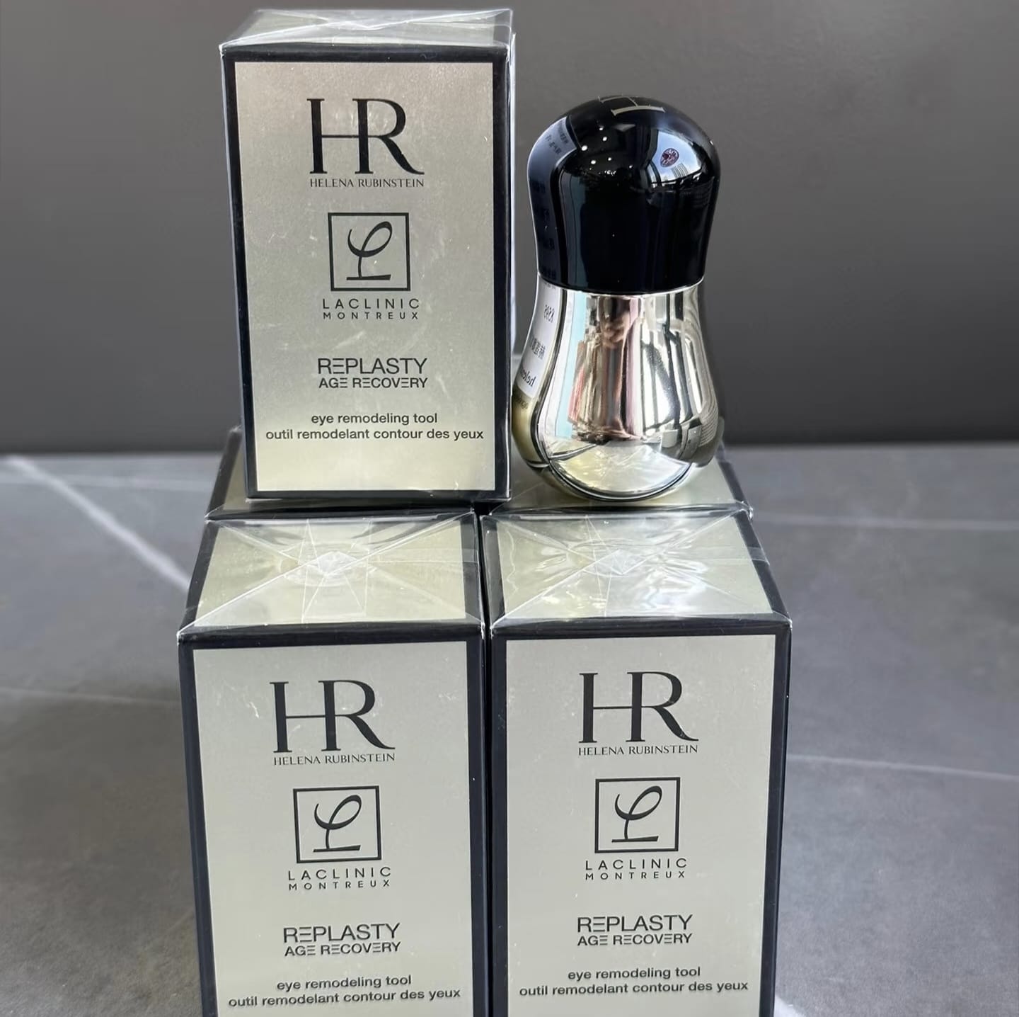 供應商現貨🌸香港專櫃 HR赫蓮娜黑繃帶眼霜按摩頭 | 預訂 逢星期一，三返倉執貨 其後約3-5個工作天寄出