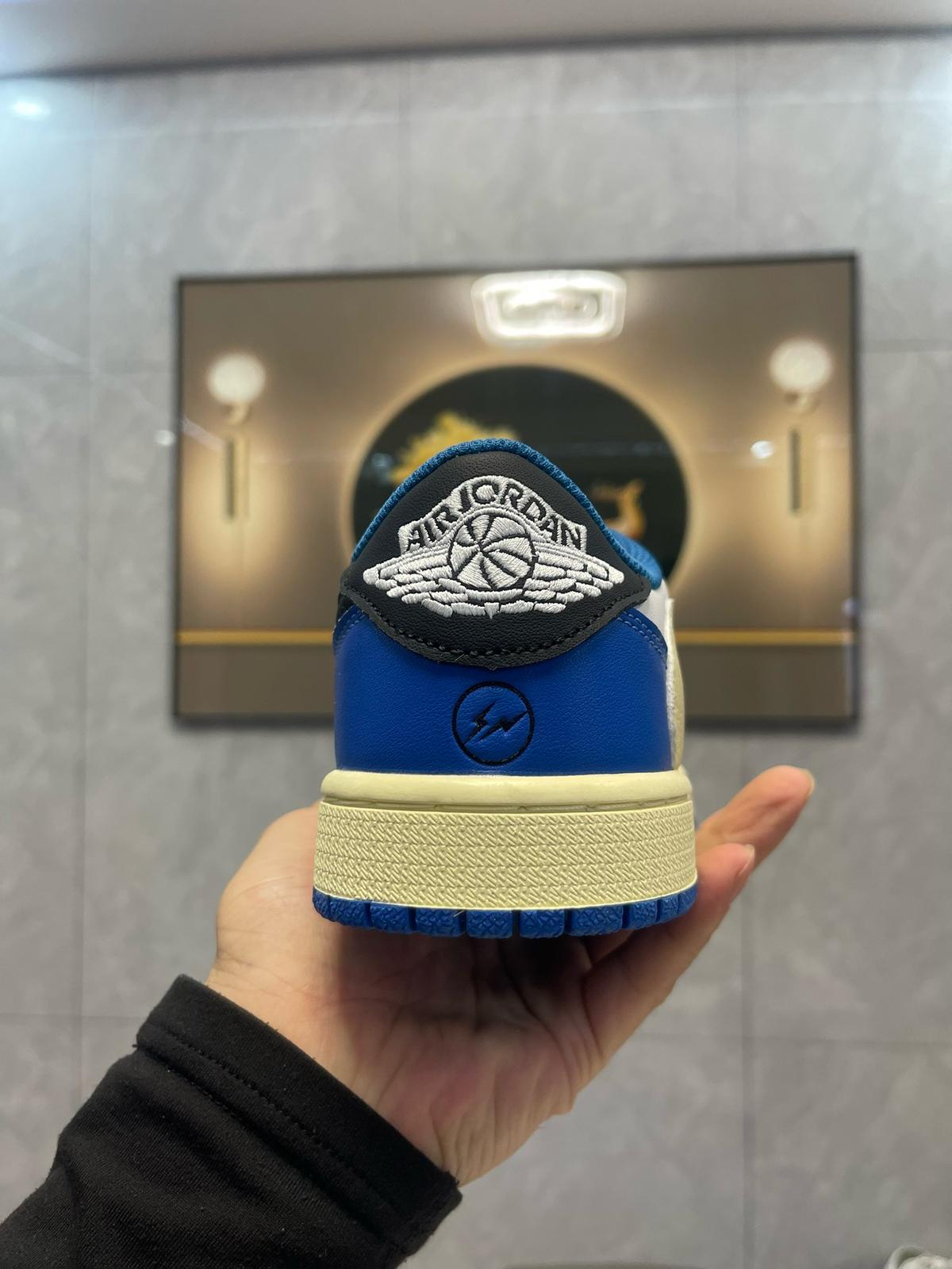 🌸AJ1倒勾Travis Scott x Air Jordan 1 ” Reverse Mocha “ AJ1喬1 TS 閃電 聯名倒鈎 低幫文化籃球鞋#黑+白+藍+淡黃 | 預訂約3-4星期(自行備註尺寸)