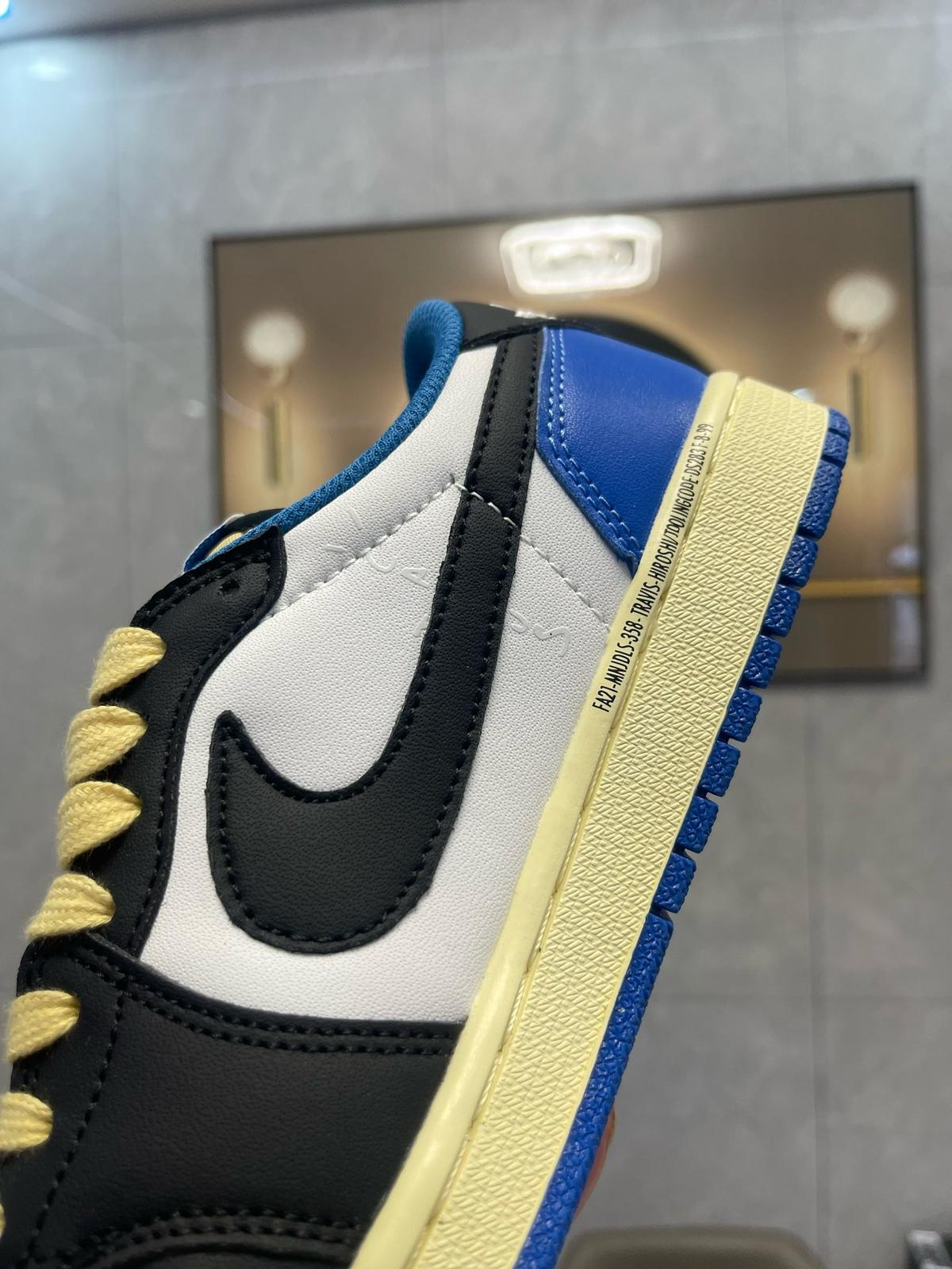 🌸AJ1倒勾Travis Scott x Air Jordan 1 ” Reverse Mocha “ AJ1喬1 TS 閃電 聯名倒鈎 低幫文化籃球鞋#黑+白+藍+淡黃 | 預訂約3-4星期(自行備註尺寸)