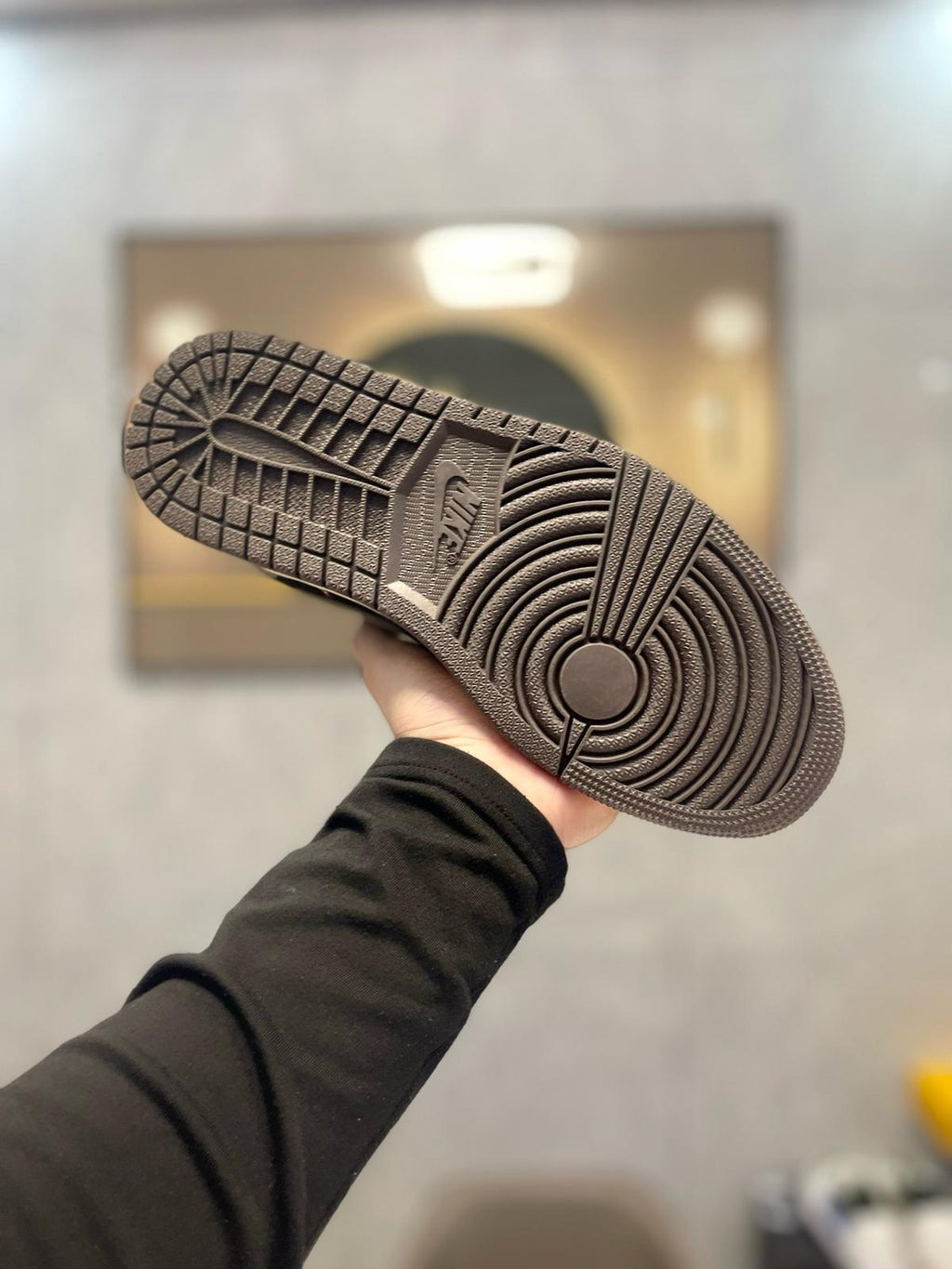 🌸AJ1倒勾Travis Scott x Air Jordan 1 ” Reverse Mocha “ AJ1喬1 TS 閃電 聯名倒鈎 低幫文化籃球鞋#黑+灰+白 | 預訂約3-4星期(自行備註尺寸)