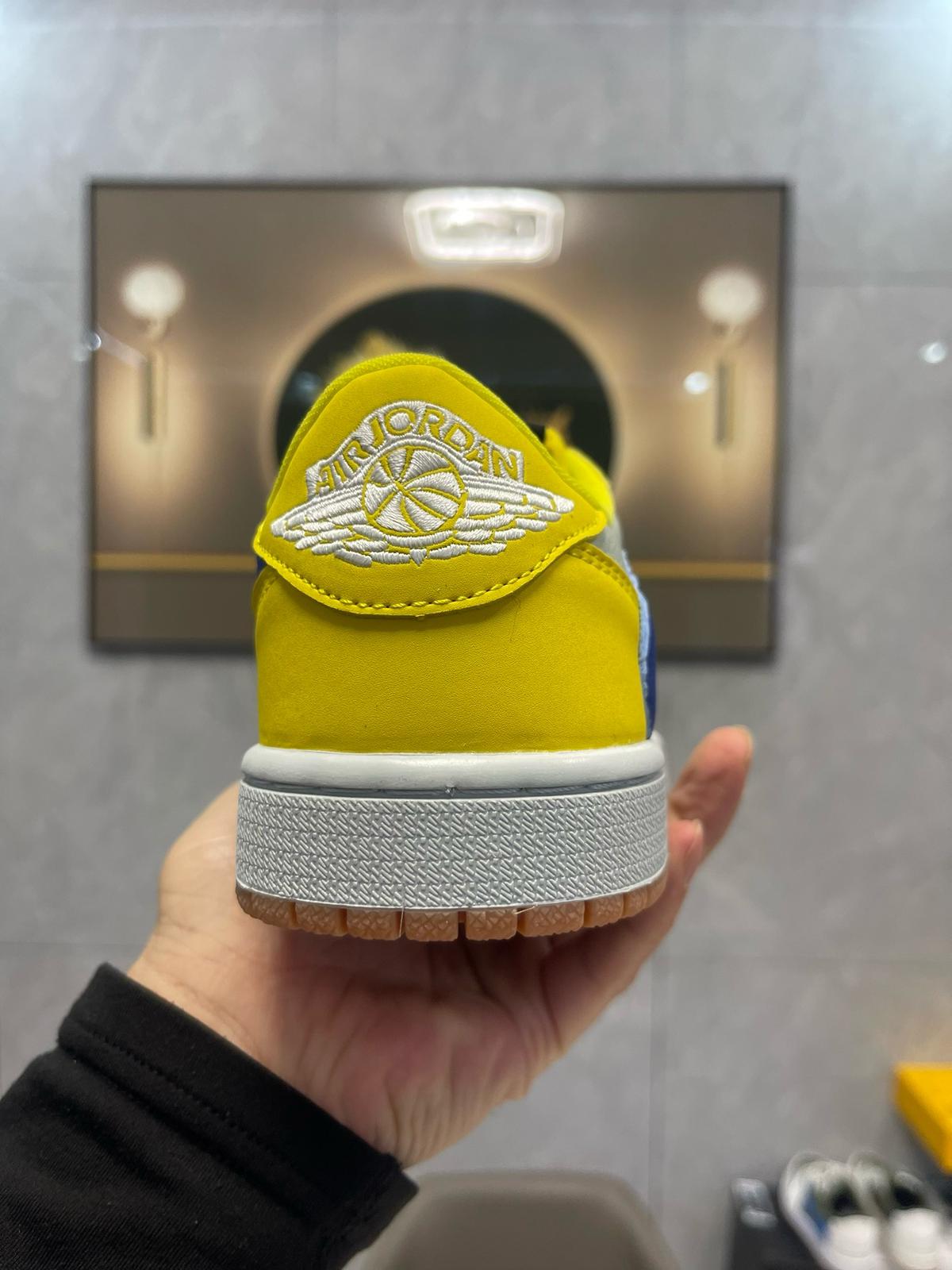 🌸AJ1倒勾Travis Scott x Air Jordan 1 ” Reverse Mocha “ AJ1喬1 TS 閃電 聯名倒鈎 低幫文化籃球鞋#黃+藍+白 | 預訂約3-4星期(自行備註尺寸)