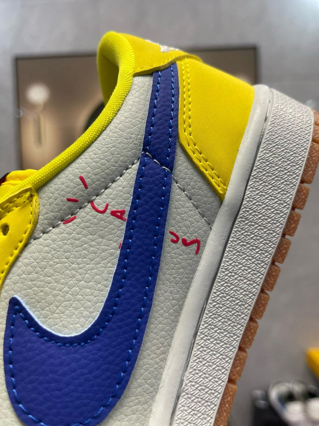 🌸AJ1倒勾Travis Scott x Air Jordan 1 ” Reverse Mocha “ AJ1喬1 TS 閃電 聯名倒鈎 低幫文化籃球鞋#黃+藍+白 | 預訂約3-4星期(自行備註尺寸)