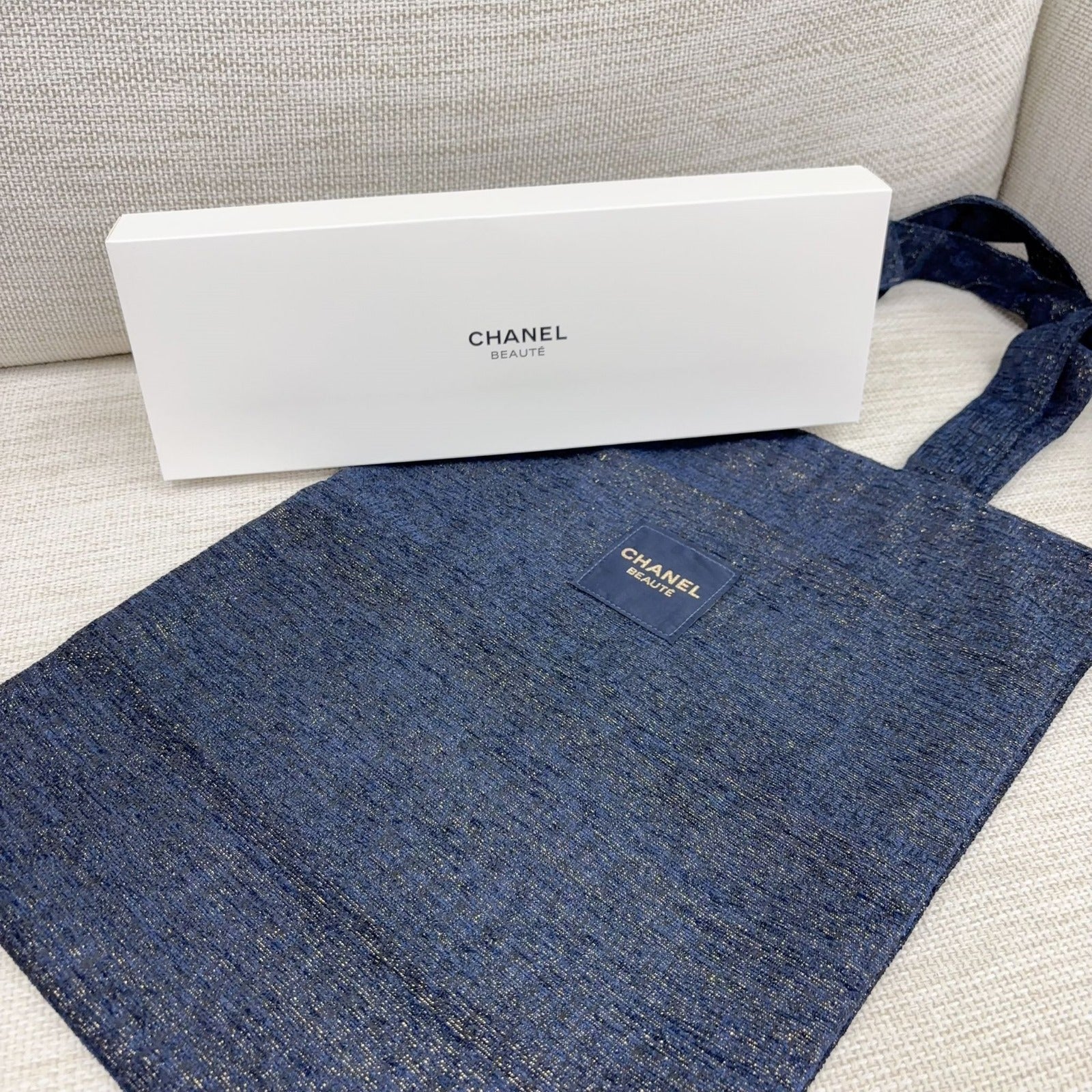 供應商現貨🌸數量只有5️⃣0️⃣盒🌟🌟Chanel beauty燙金Tote Bag | 預訂 逢星期一，三返倉執貨 其後約3-5個工作天寄出