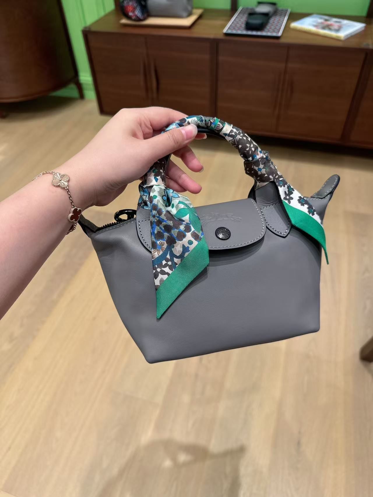 🌸韓國專門店 🇰🇷Longchamp 牛皮餃子包五個顏色 | 預訂約3-4星期