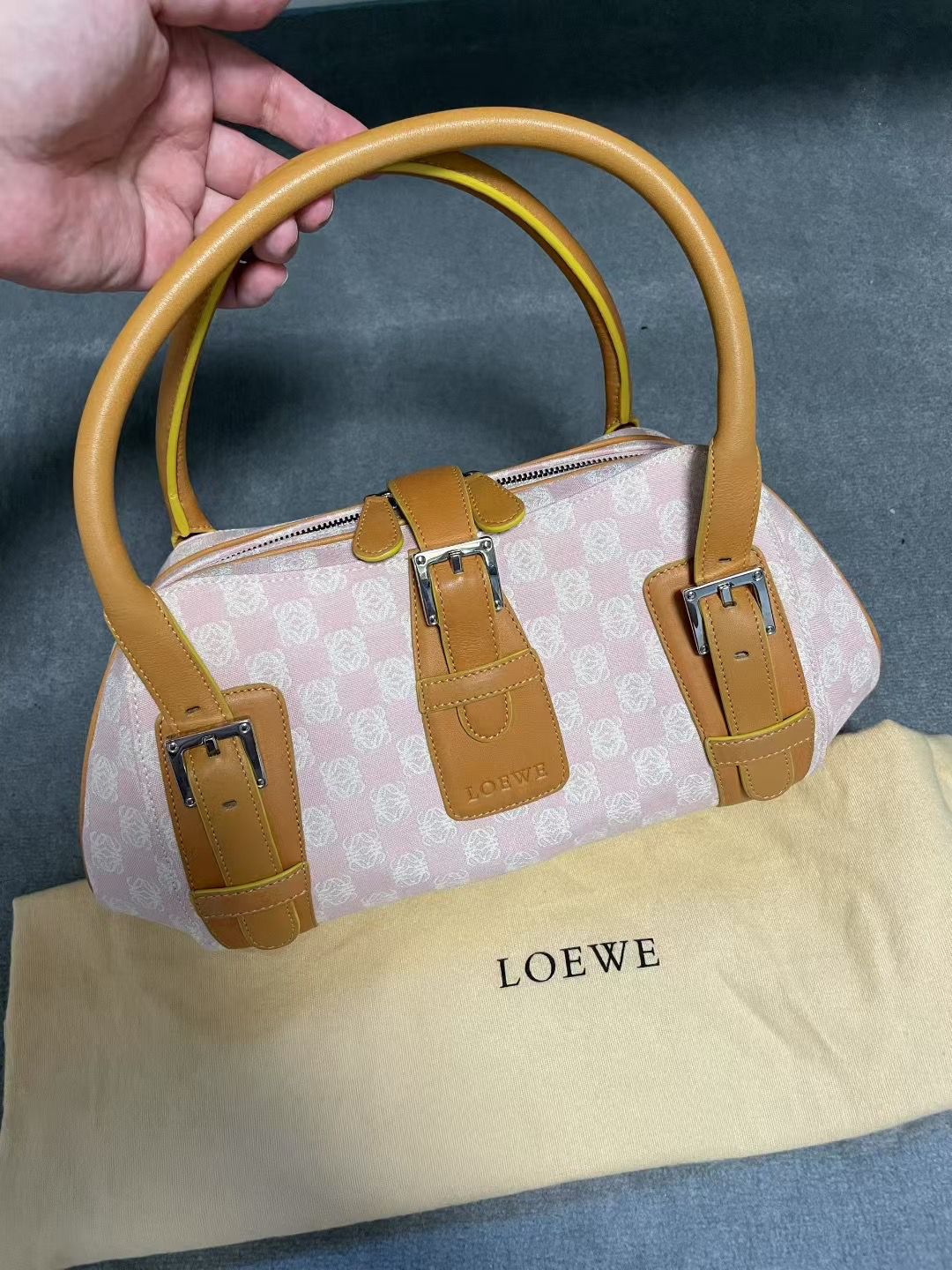 🌸日本中古品代購 Loewe 飛碟包小號 | 預訂約2-3星期