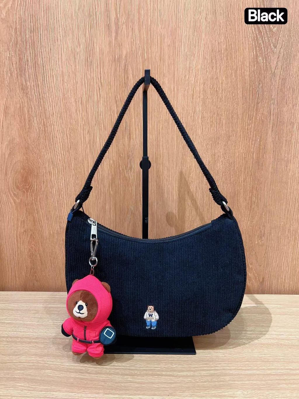 售完即止🌸韓國直送 🇰🇷🍊Who.A.U🍊新款 燈芯絨腋下包 唔包吊飾 WHBGF4T23A | 預訂約3-4星期