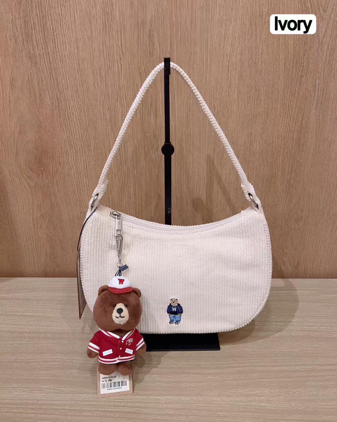 售完即止🌸韓國直送 🇰🇷🍊Who.A.U🍊新款 燈芯絨腋下包 唔包吊飾 WHBGF4T23A | 預訂約3-4星期