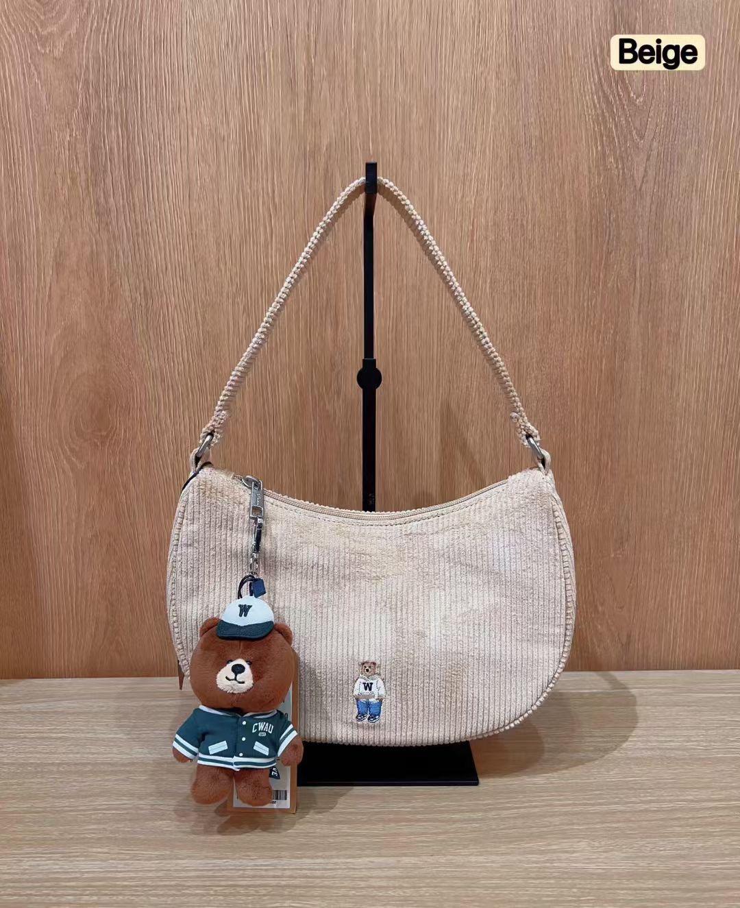 售完即止🌸韓國直送 🇰🇷🍊Who.A.U🍊新款 燈芯絨腋下包 唔包吊飾 WHBGF4T23A | 預訂約3-4星期