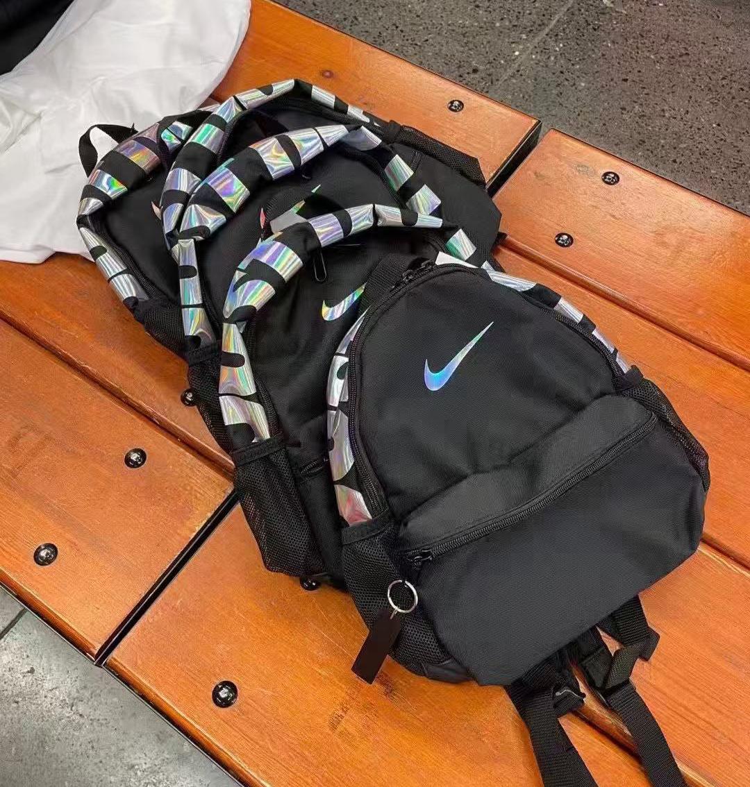 售完即止🌸韓國直送 🇰🇷NIKE鐳射 11L 背囊仔 暫時得黑色 | 預訂約3-4星期