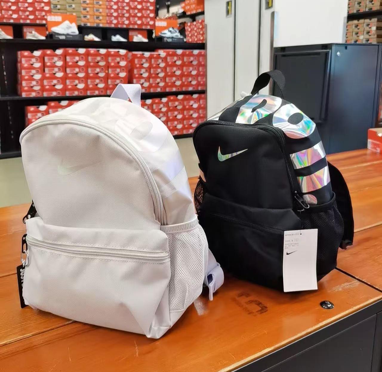售完即止🌸韓國直送 🇰🇷NIKE鐳射 11L 背囊仔 暫時得黑色 | 預訂約3-4星期