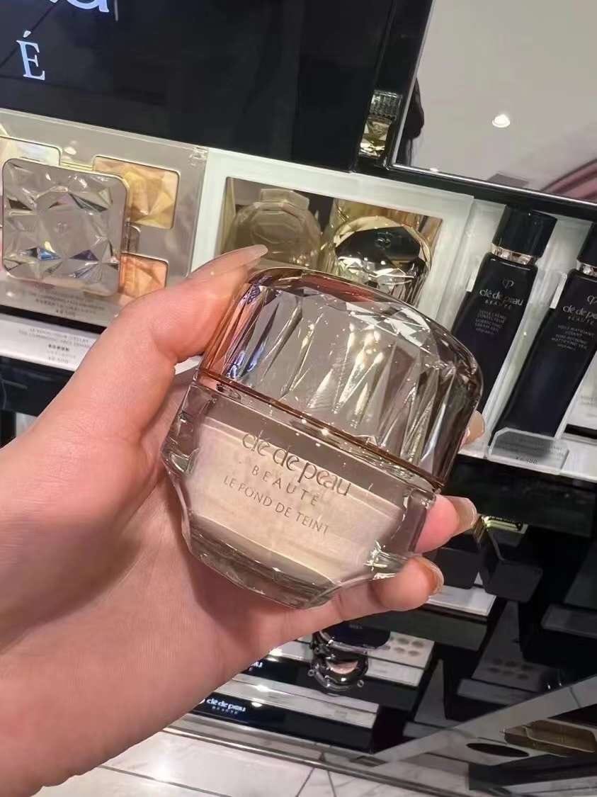 供應商現貨🌸免稅正品 Cle de peau Cdp晶鑽粉霜28ml | 預訂 逢星期一，三返倉執貨 其後約3-5個工作天寄出