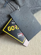 2025年10月3日截[截單後再訂約4-6星期到]🌸ARC'TERYX Sawyer 刺繡小標羊毛連帽防風外套 | 預訂約11月中至尾