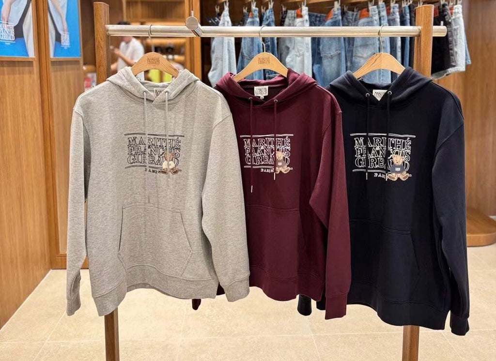 30/10/2025截🌸MARITHE FRANCOIS GIRBAUD 韓國專門店/免稅店 2025年秋冬 最新款衛衣外套系列 折扣優惠‼️DOODLE CLASSIC BEAR HOODIE‼️新款靚靚男女裝衛衣‼️ | 預訂約3-4星期