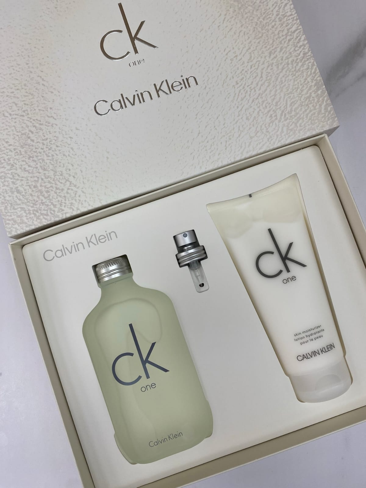 供應商現貨🌸免稅正品 Calvin Klein CK one Eau De Toilette Ck one 淡香水 2件套(淡香水200ml+身體乳200ml) | 預訂 逢星期一，三返倉執貨 其後約3-5個工作天寄出