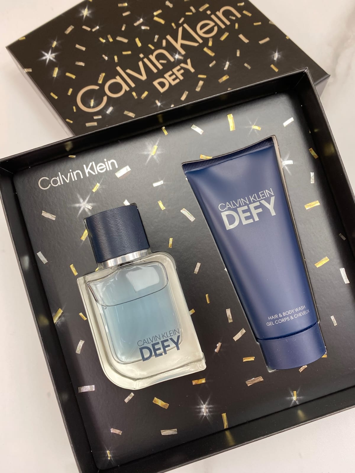 供應商現貨🌸免稅正品 Calvin Klein Defy Eau De Toilette CK肆意男淡香水 2件套(淡香水50ml+沐浴露100ml) | 預訂 逢星期一，三返倉執貨 其後約3-5個工作天寄出
