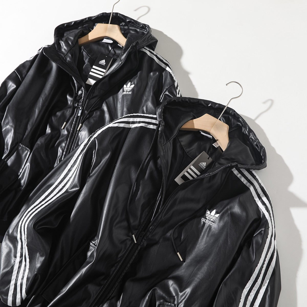 11月10日截🌸Adidas 復古刺繡logo連帽拉鍊皮衣外套 | 預訂約12月中至尾