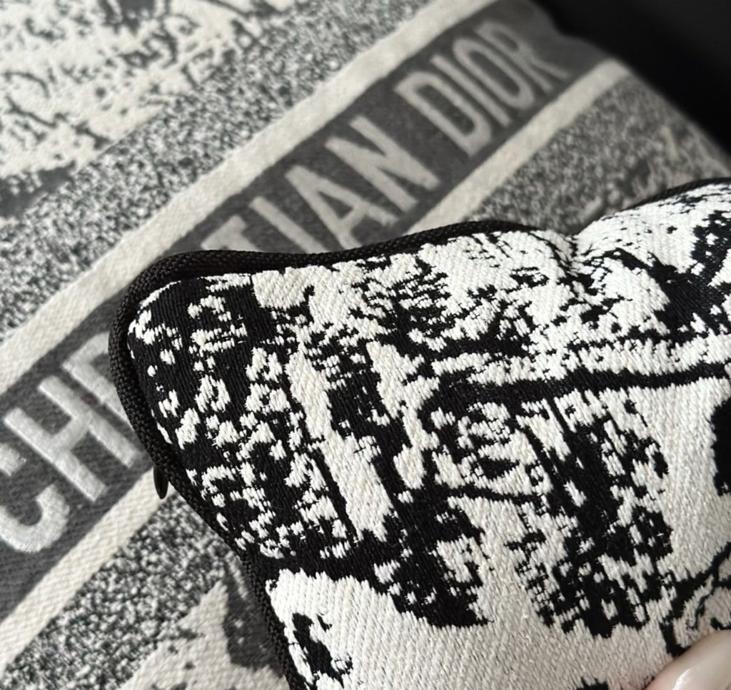 11月14日截🌸Dior VIP gift cushion動物園圖案抱枕 | 預訂約12月中至尾