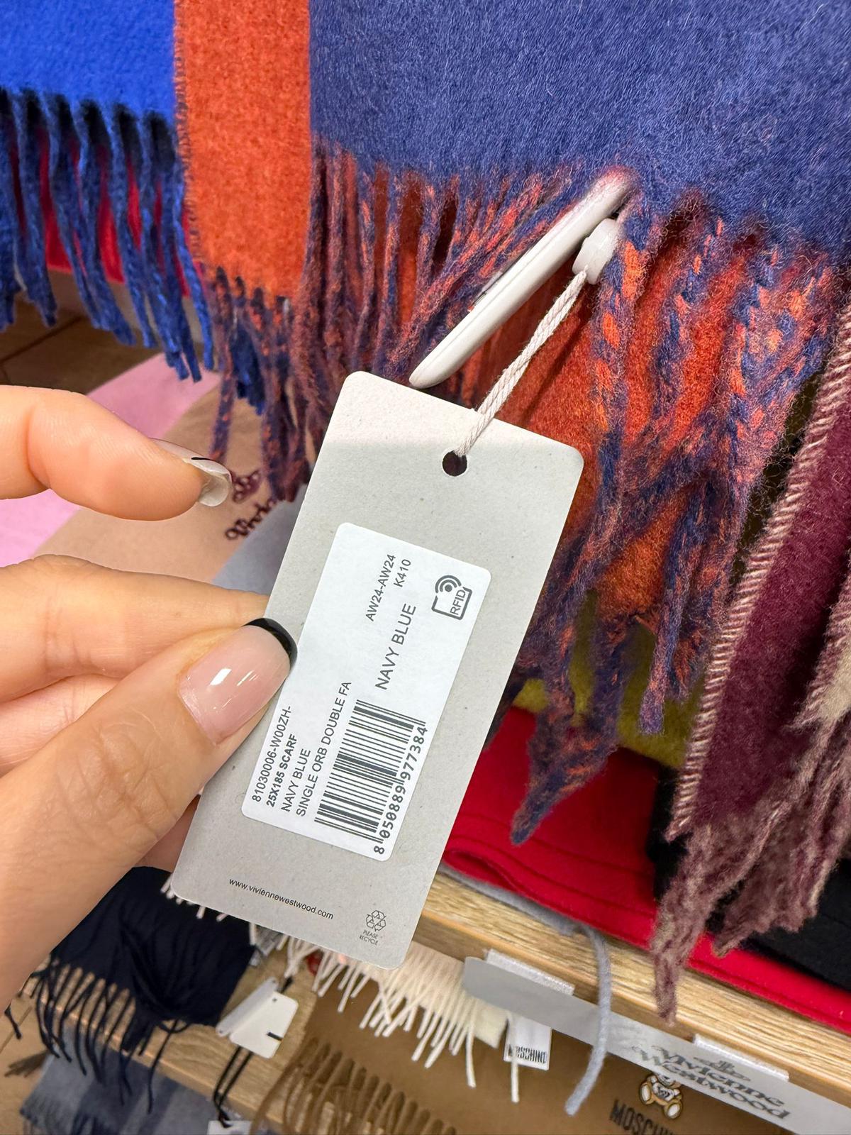 11月12日準時截單‼️‼️不設加單‼️‼️🌸🇯🇵日本直送🇯🇵 靚到咁呀《日本快閃只限2天》Vivienne Westwood 頸巾連線優惠 100%wool | 預訂約12月中至尾