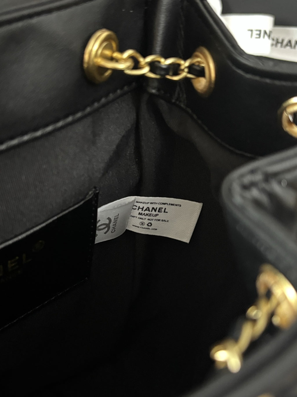 售完即止🌸CHANEL 24P贈禮皮穿金鏈背囊 連禮盒 | 預訂約4-6星期