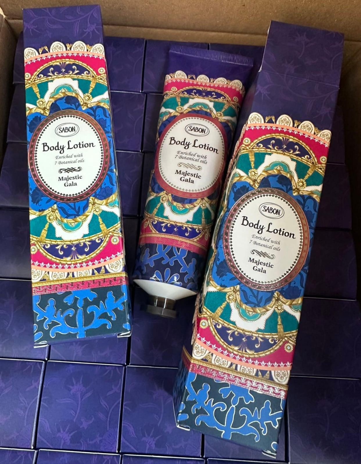 供應商現貨🌸免稅正品 Sabon 2025聖誕🎄限定發售啦🛁sabon琉光夜宴 身體乳150ml | 預訂 逢星期一，三返倉執貨 其後約3-5個工作天寄出 娉婷貿易公司 Exquisite Beauty Trading Company