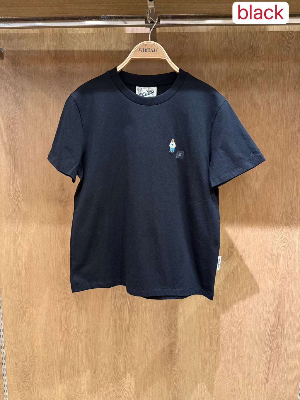 2026年1月15日截🌸Who.A.U最平靚正推介😂 最新上市折扣優惠 刺繡小熊🐻簡約打底/Tee | 預訂約3-4星期