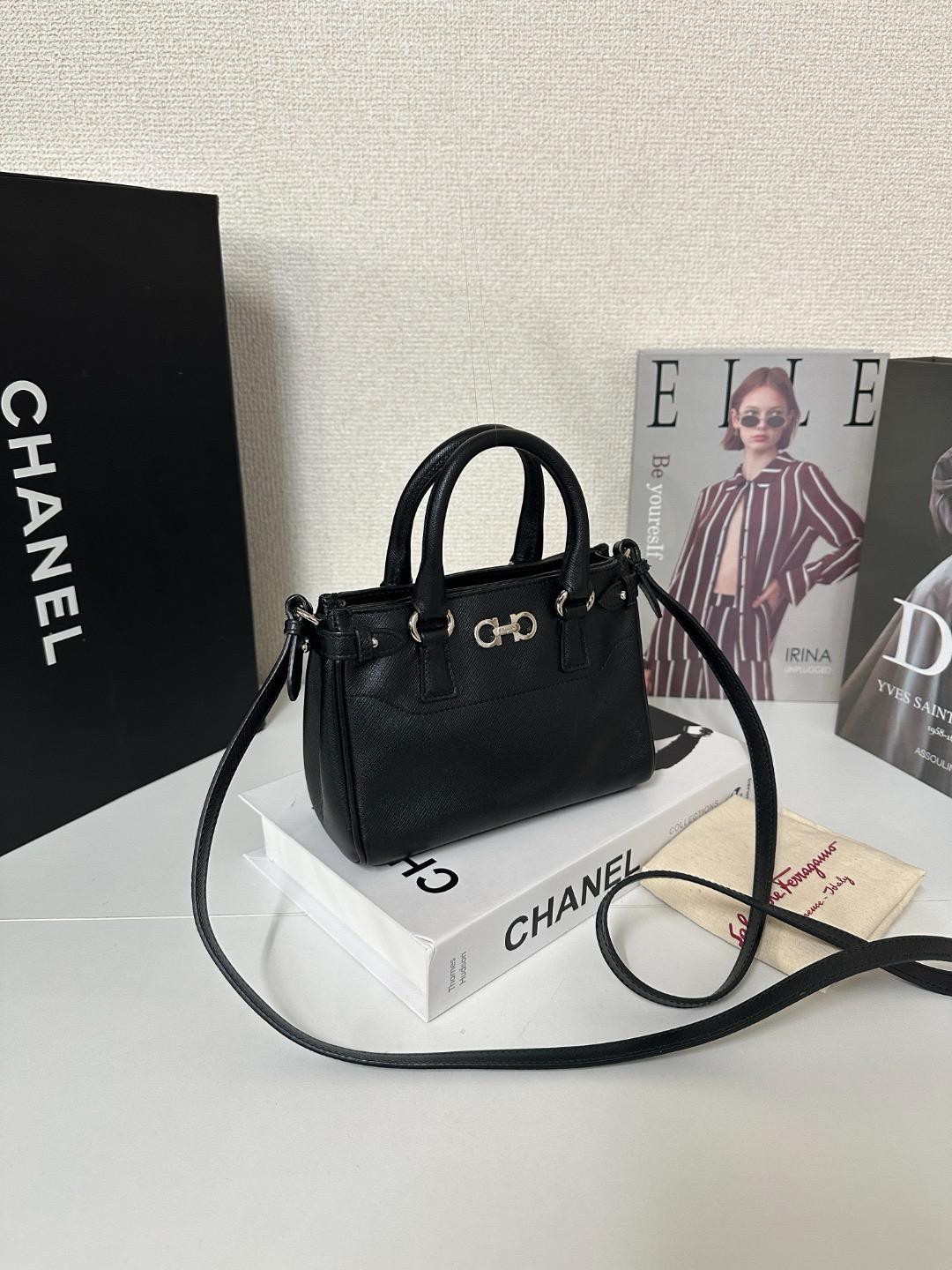 🌸日本中古品代購 Salvatore Ferragamo Mini 2-Way Shoulder Bag | 預訂約2-3星期