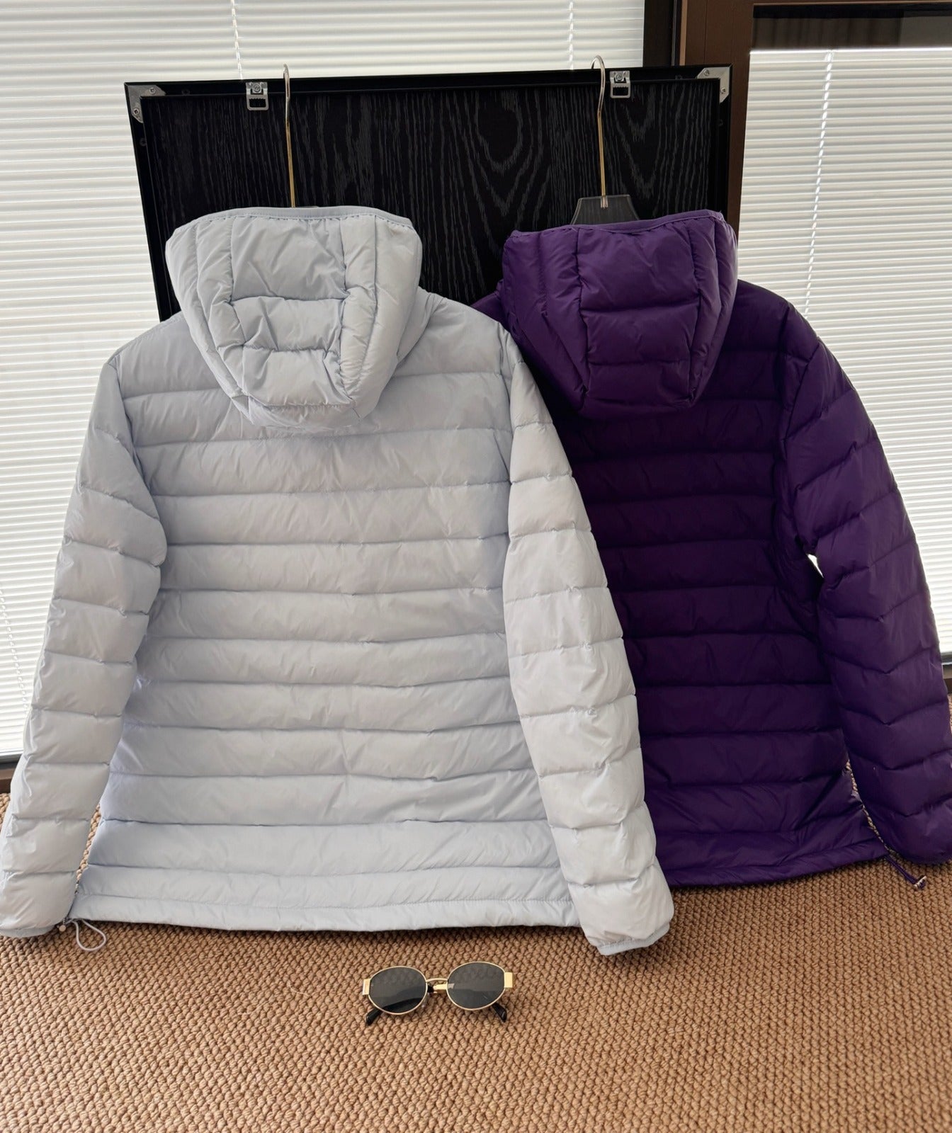 【24小時網站自助下單】2026-01-14截🌸Vivienne Westwood 土星刺繡連帽排骨羽絨服 附贈收納袋 | 預訂約2月尾至3月初