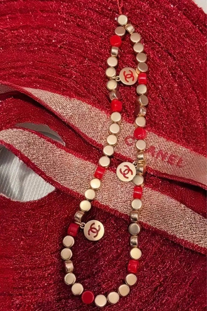 限量🌸💯Chanel Beauty 馬年紅金手機鏈手機繩吊飾 連專櫃紙袋 100%正品 | 預訂約5-6星期